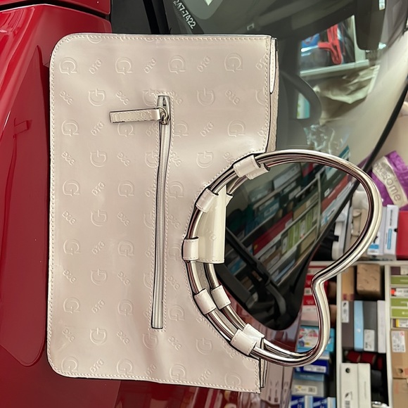 Guess Handbag - Picture 2 of 3